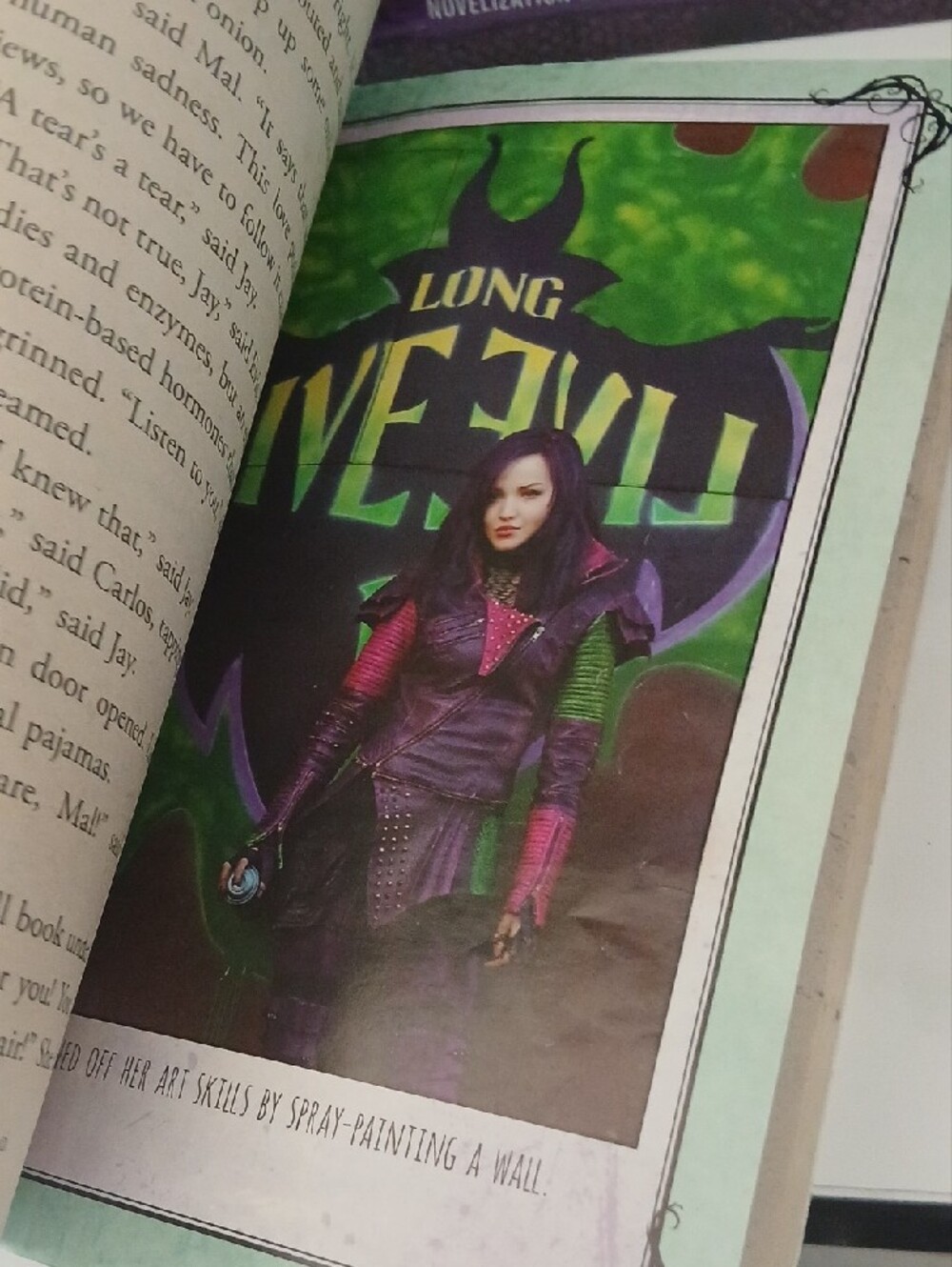Disney Descendants Book Set 1, 2 & 3 + Secrets Of Auradon Prep + Pictures! - Picture 3 of 11